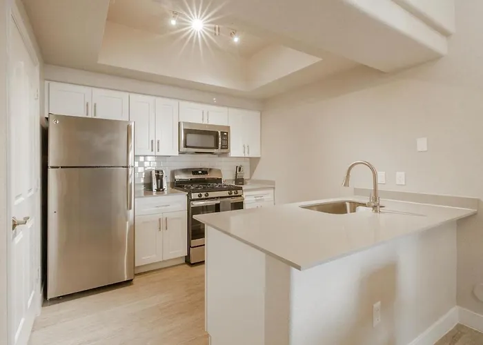 Landing Modern With Amazing Amenities Tempe