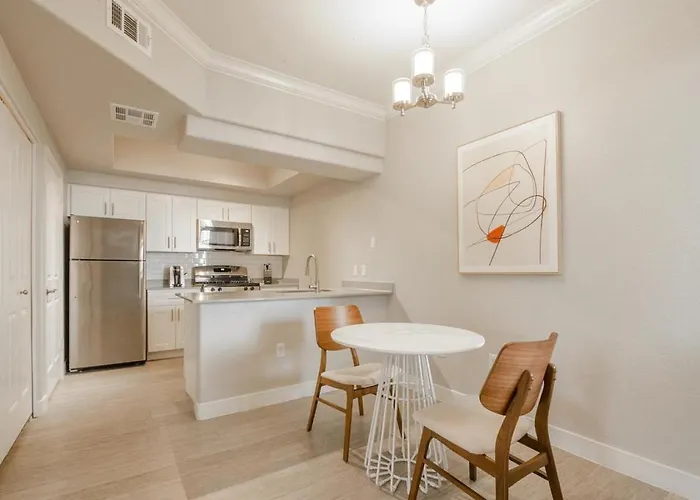 Landing Modern With Amazing Amenities * Tempe